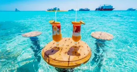 LUNCH ON ISLAND